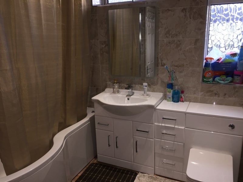 Room Avon Road in Sunbury-on-Thames