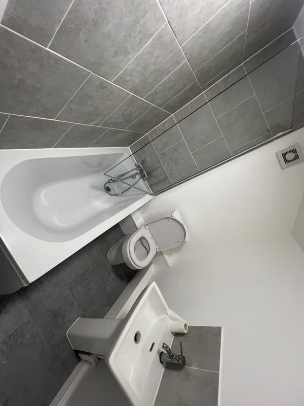 Room Uxbridge Road in Greater London