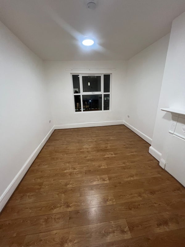 Room Uxbridge Road in Greater London