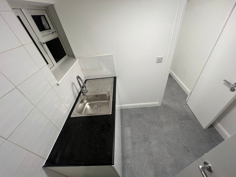 Room Uxbridge Road in Greater London