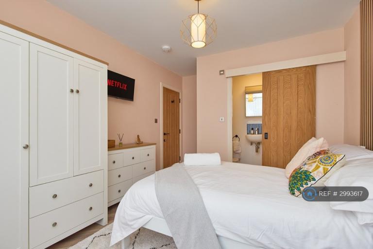 Room Barrington Road in Metropolitan Borough of Solihull
