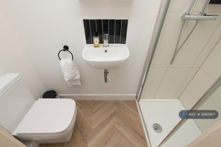 Room Barrington Road in Metropolitan Borough of Solihull