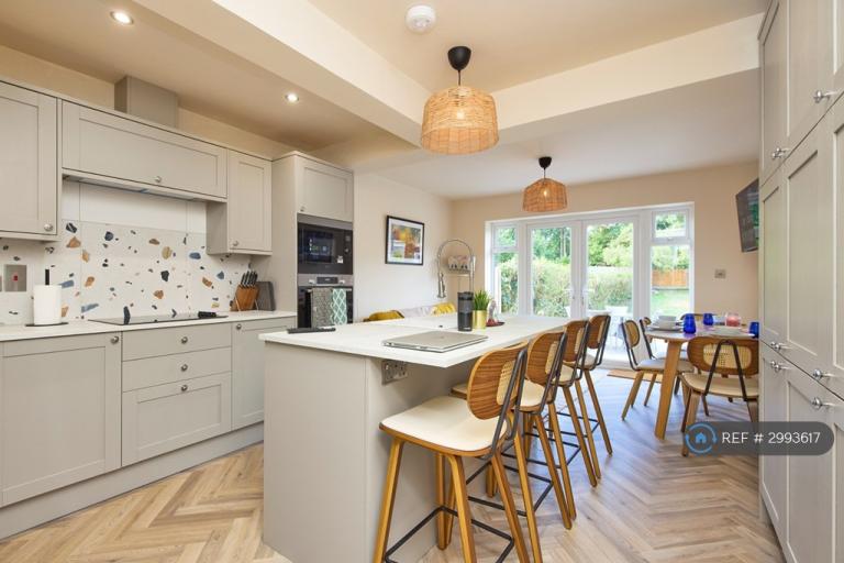 Room Barrington Road in Metropolitan Borough of Solihull