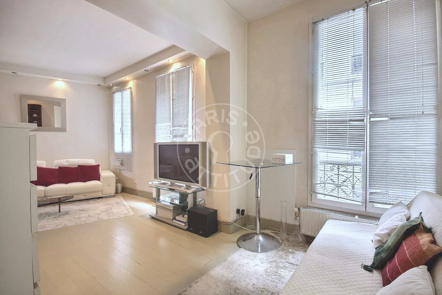 Flat Rue de Longchamp in Paris
