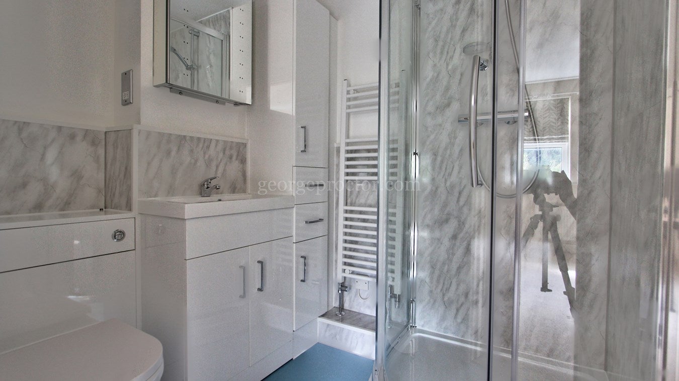 Flat Lansdowne Road in Greater London