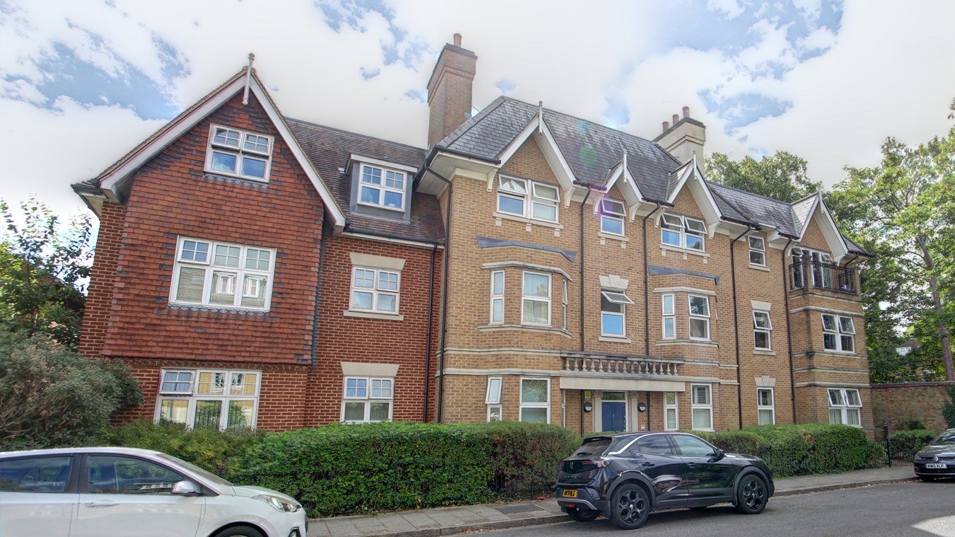 Flat Lansdowne Road in Greater London