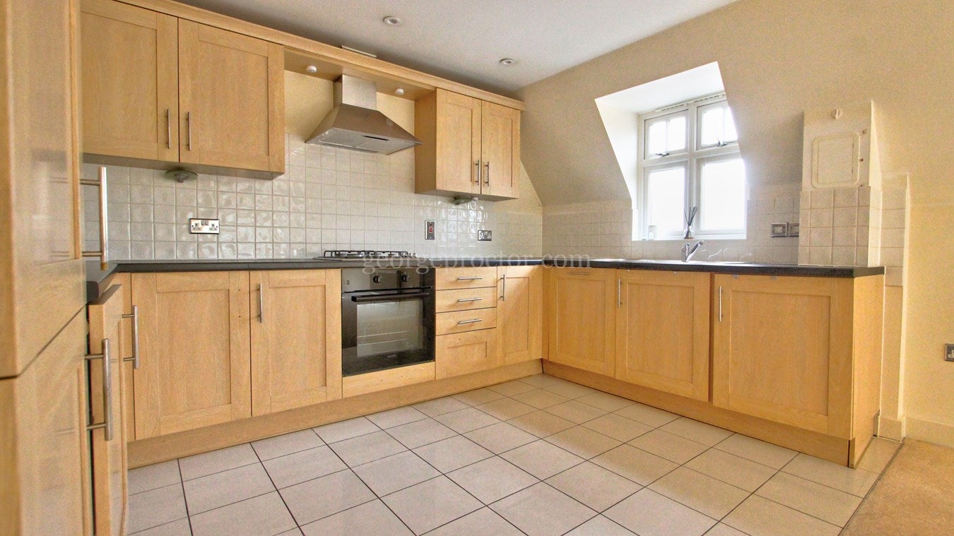 Flat Lansdowne Road in Greater London
