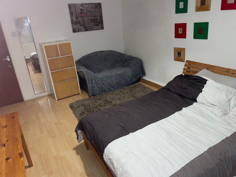 Room Marmion Road in Liverpool
