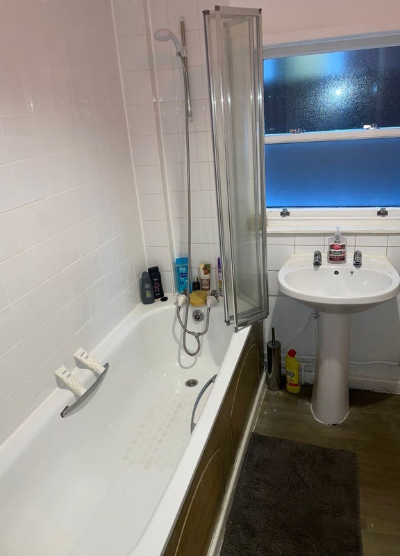 Room Marmion Road in Liverpool