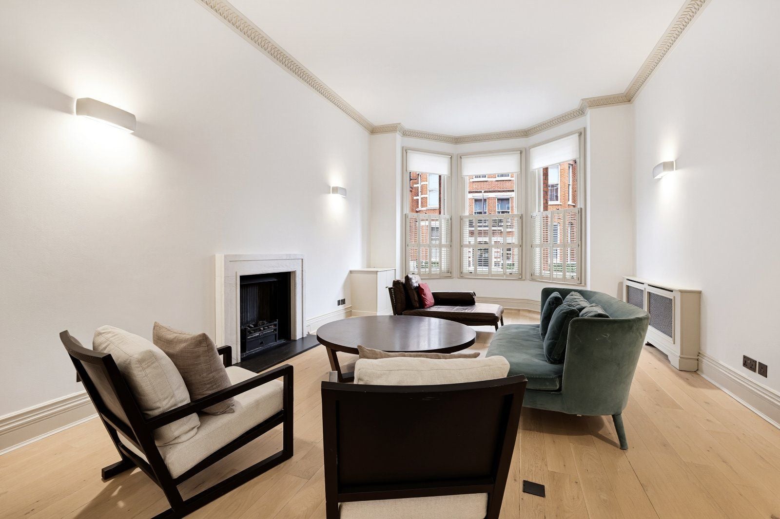 Flat Egerton Gardens in Greater London