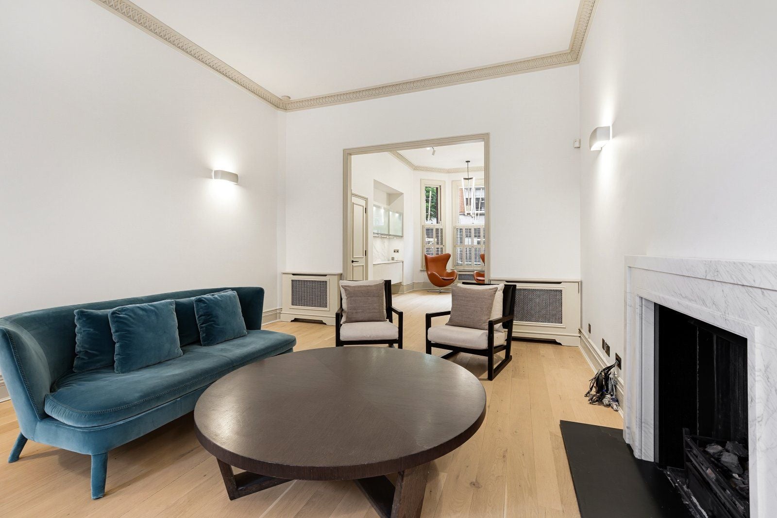 Flat Egerton Gardens in Greater London