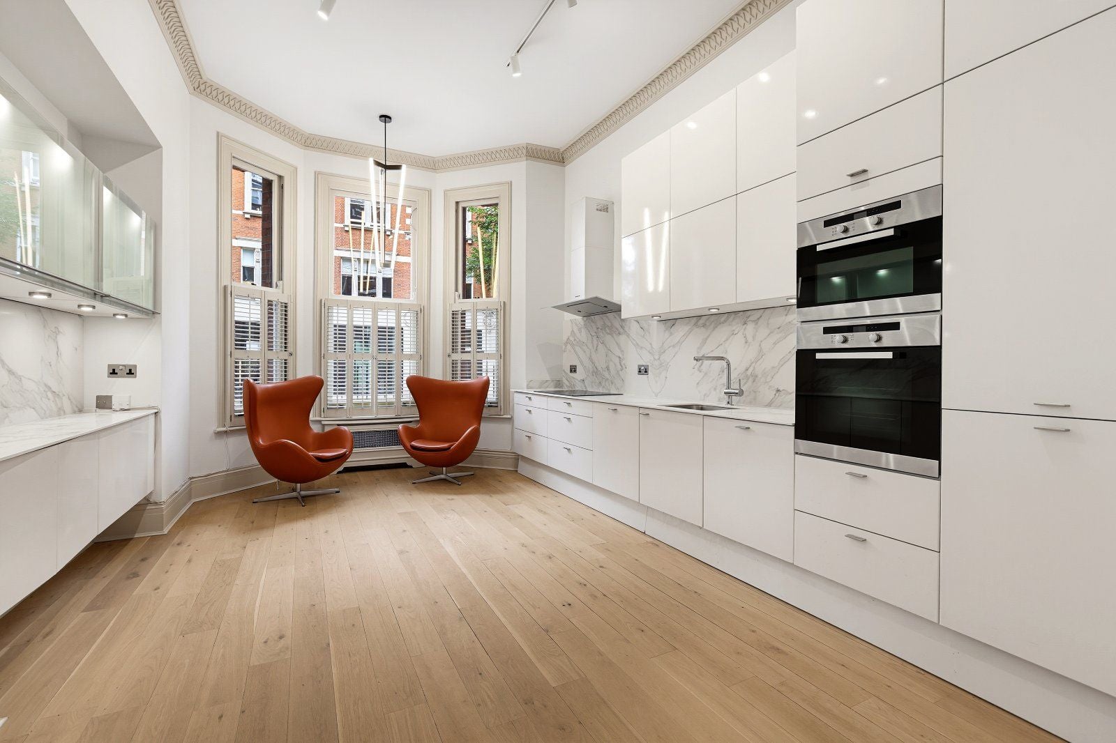 Flat Egerton Gardens in Greater London