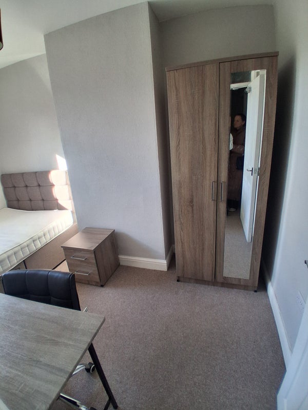 Room Balaclava Road in Bristol