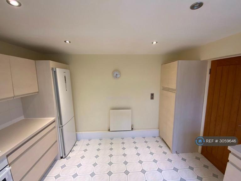 Flat Hillmead Court in Taplow