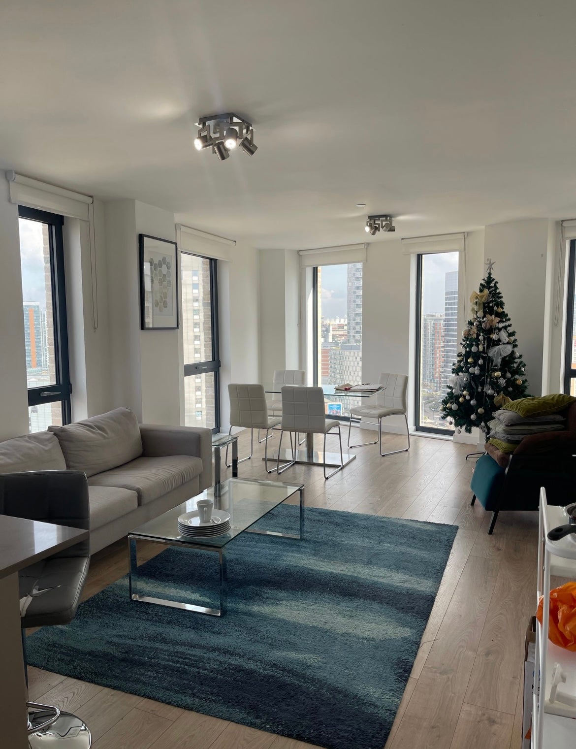 Flat Williamsburg Plaza in Greater London