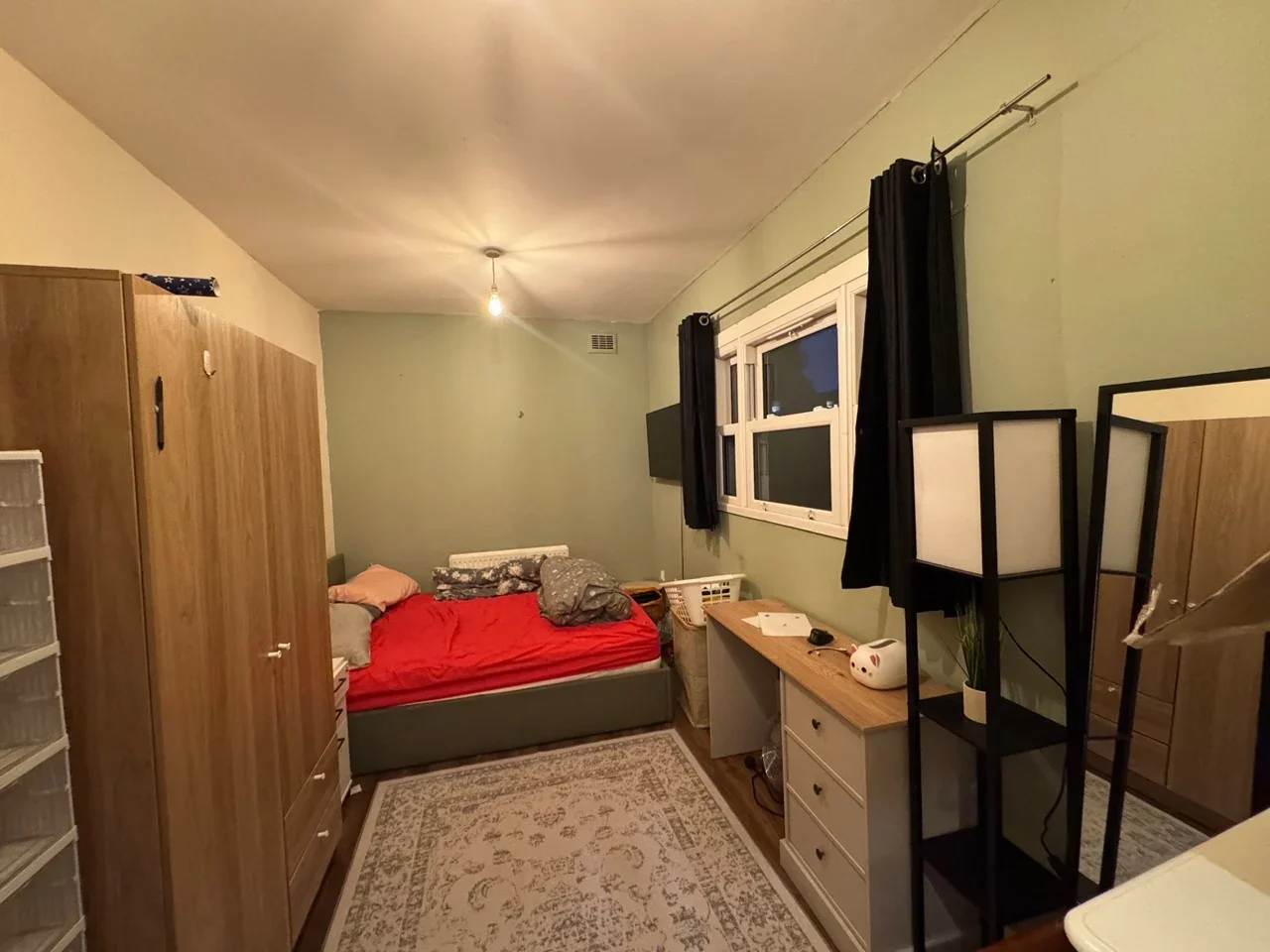 Room Dunlace Road in Greater London