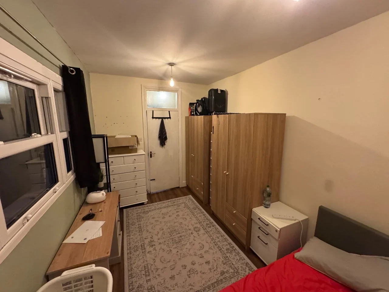 Room Dunlace Road in Greater London