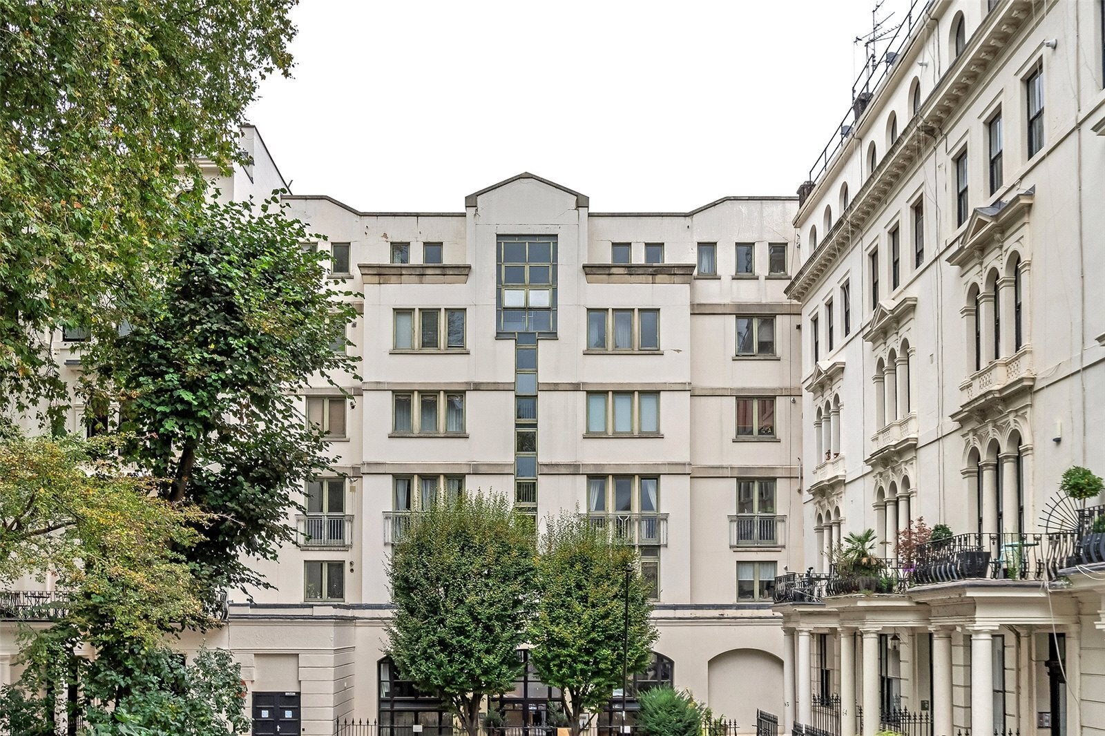 Flat Kensington Gardens Square in City of Westminster