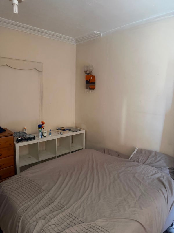 Room Calderon Road in Greater London