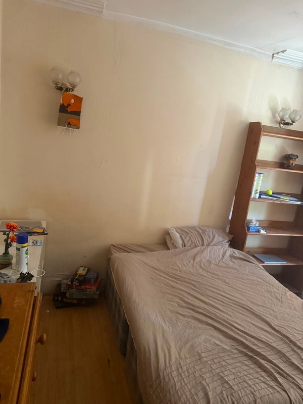 Room Calderon Road in Greater London
