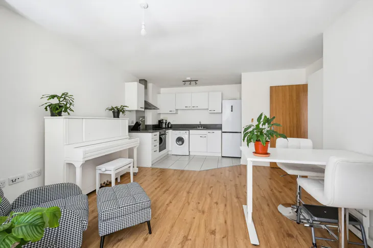 Flat Bridle Mews in Greater London