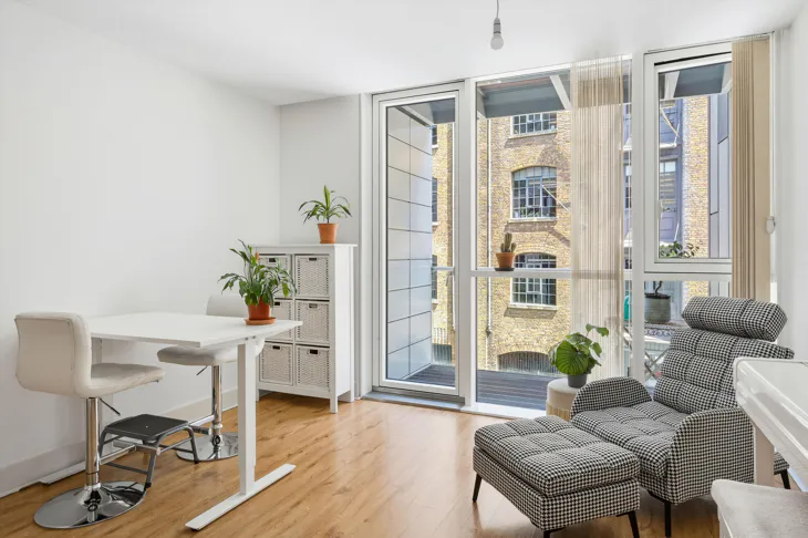Flat Bridle Mews in Greater London