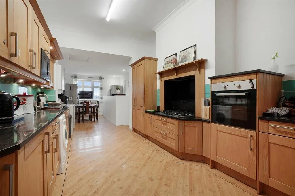 Room Maidstone Road in Chatham