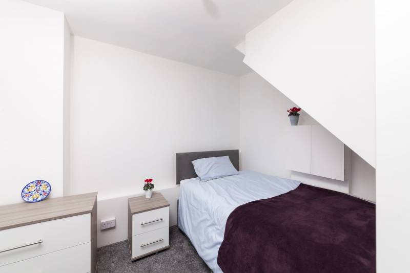 Room Wick Road in Greater London