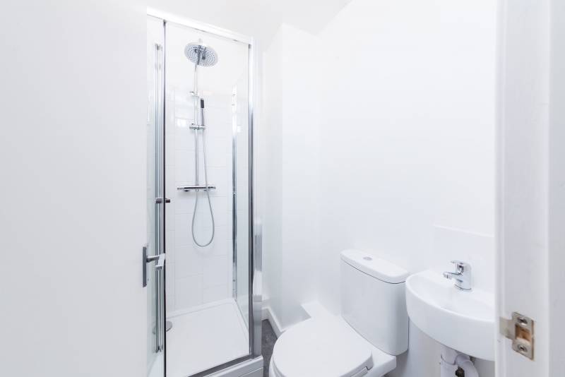 Room Wick Road in Greater London