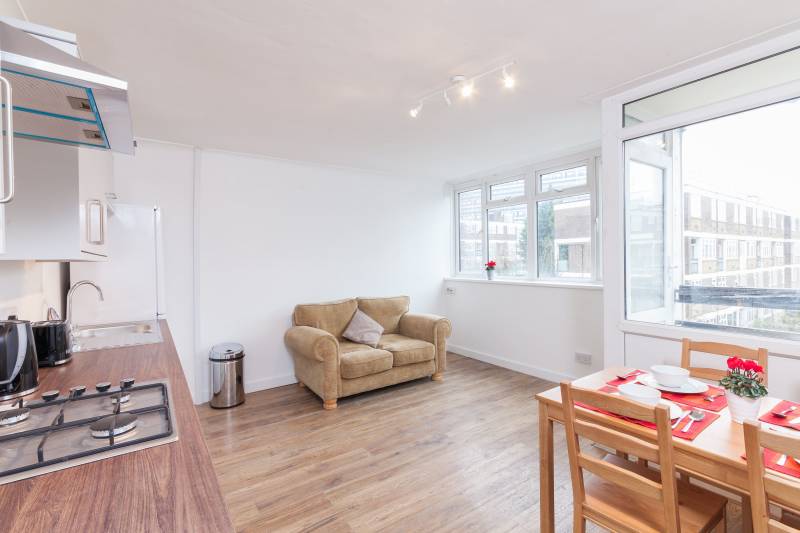 Room Wick Road in Greater London