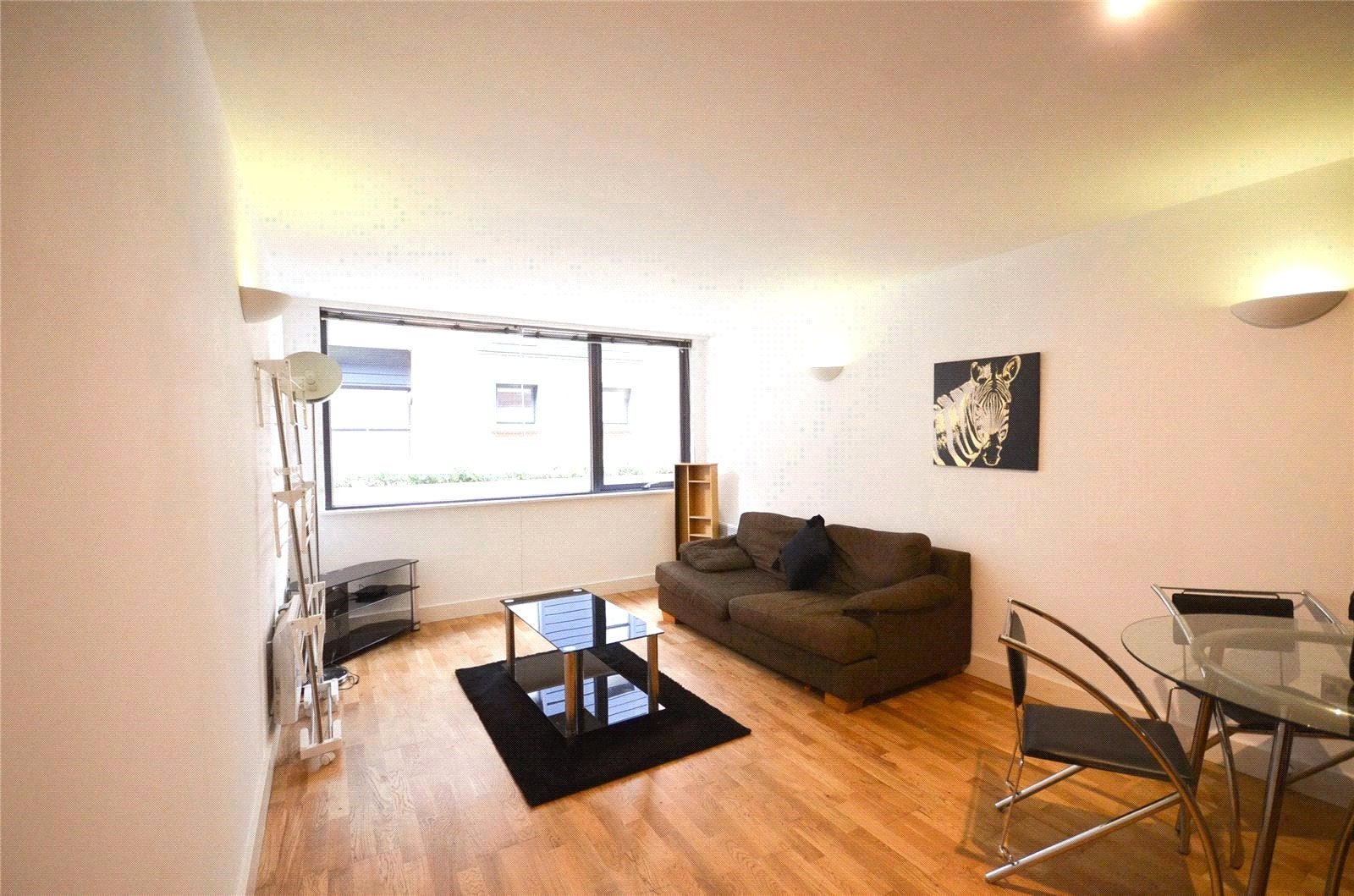 Room Isaac Way in Manchester