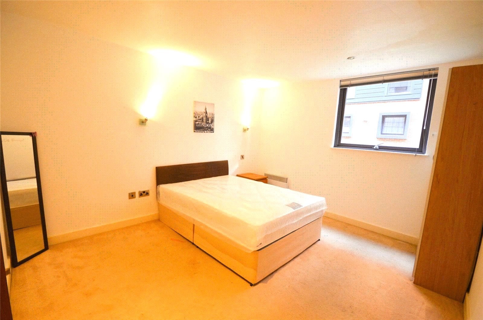 Room Isaac Way in Manchester