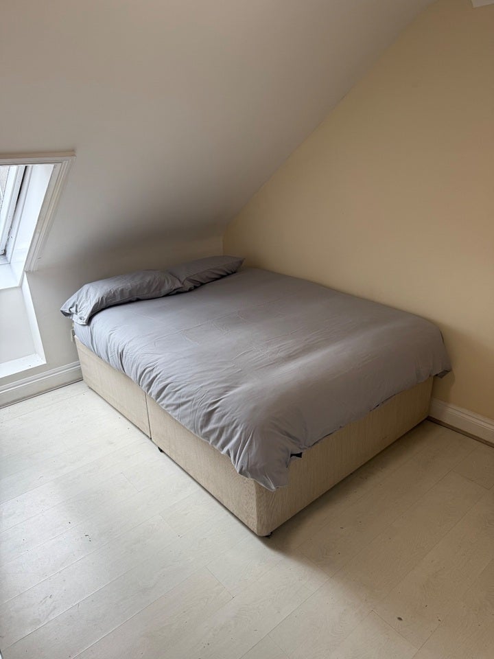 Room Heston Road in Greater London
