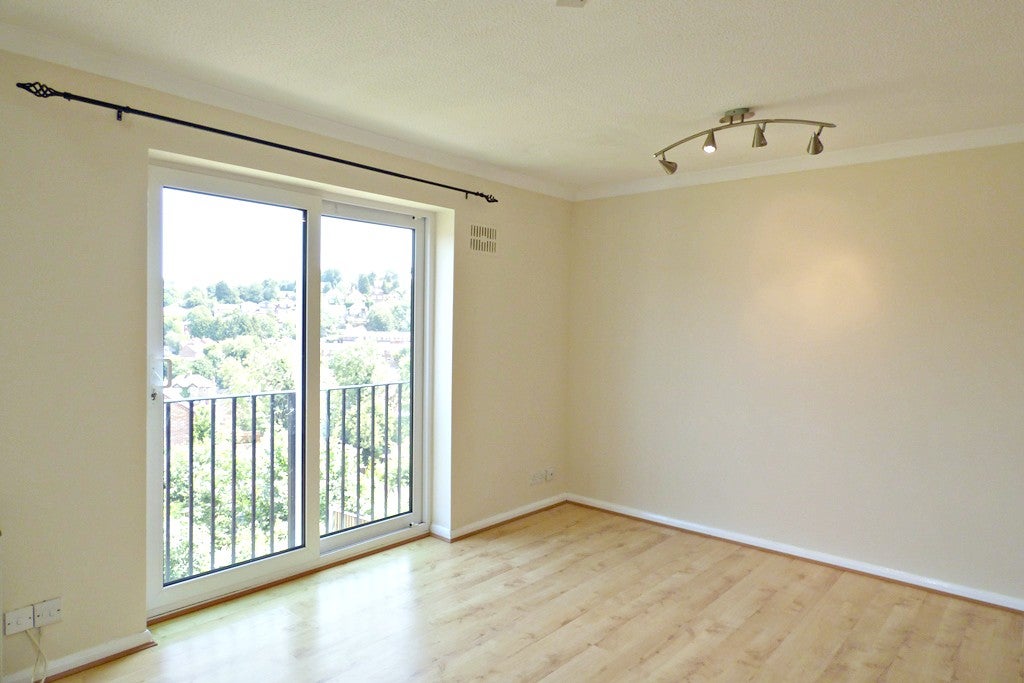 Flat Castleview Road in Slough