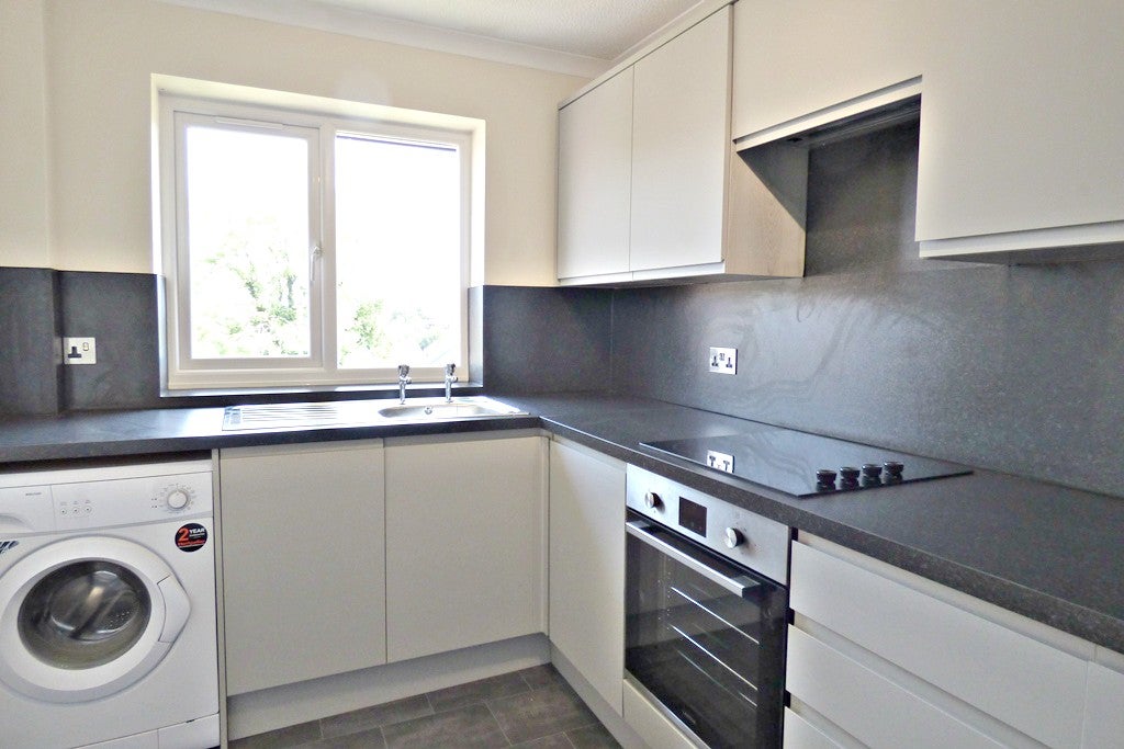Flat Castleview Road in Slough
