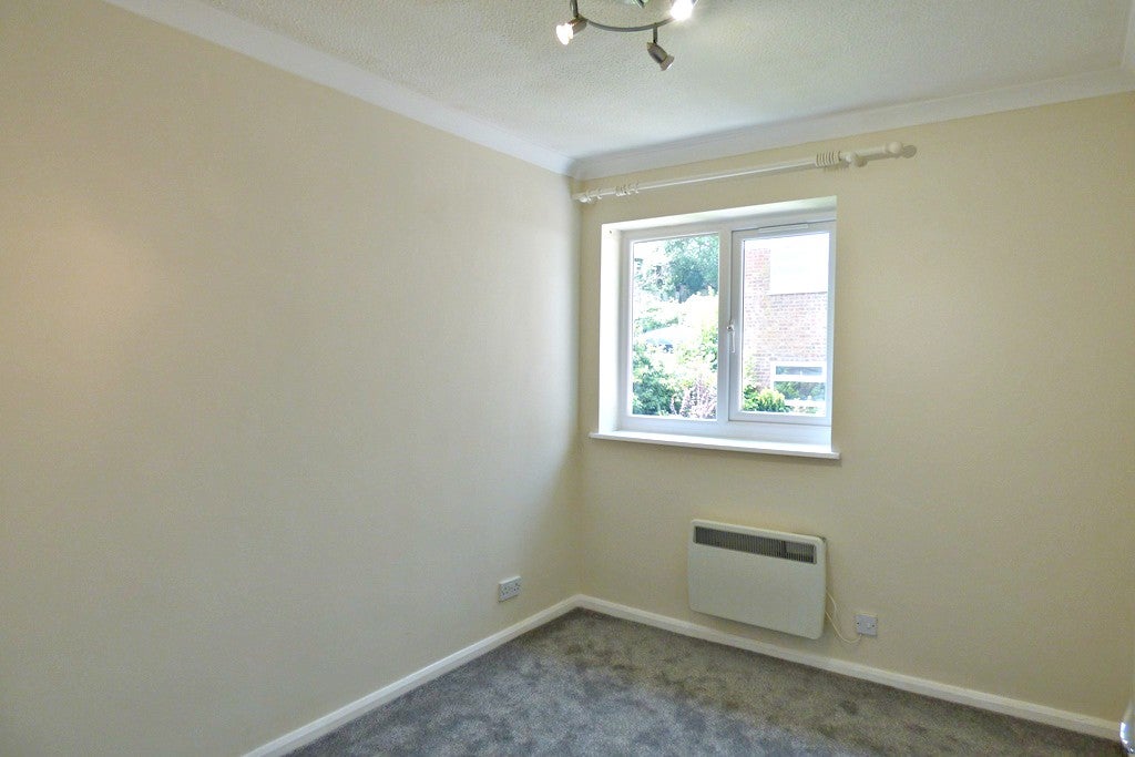 Flat Castleview Road in Slough