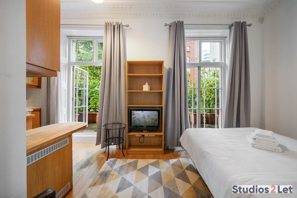 Flat Cartwright Gardens in Greater London