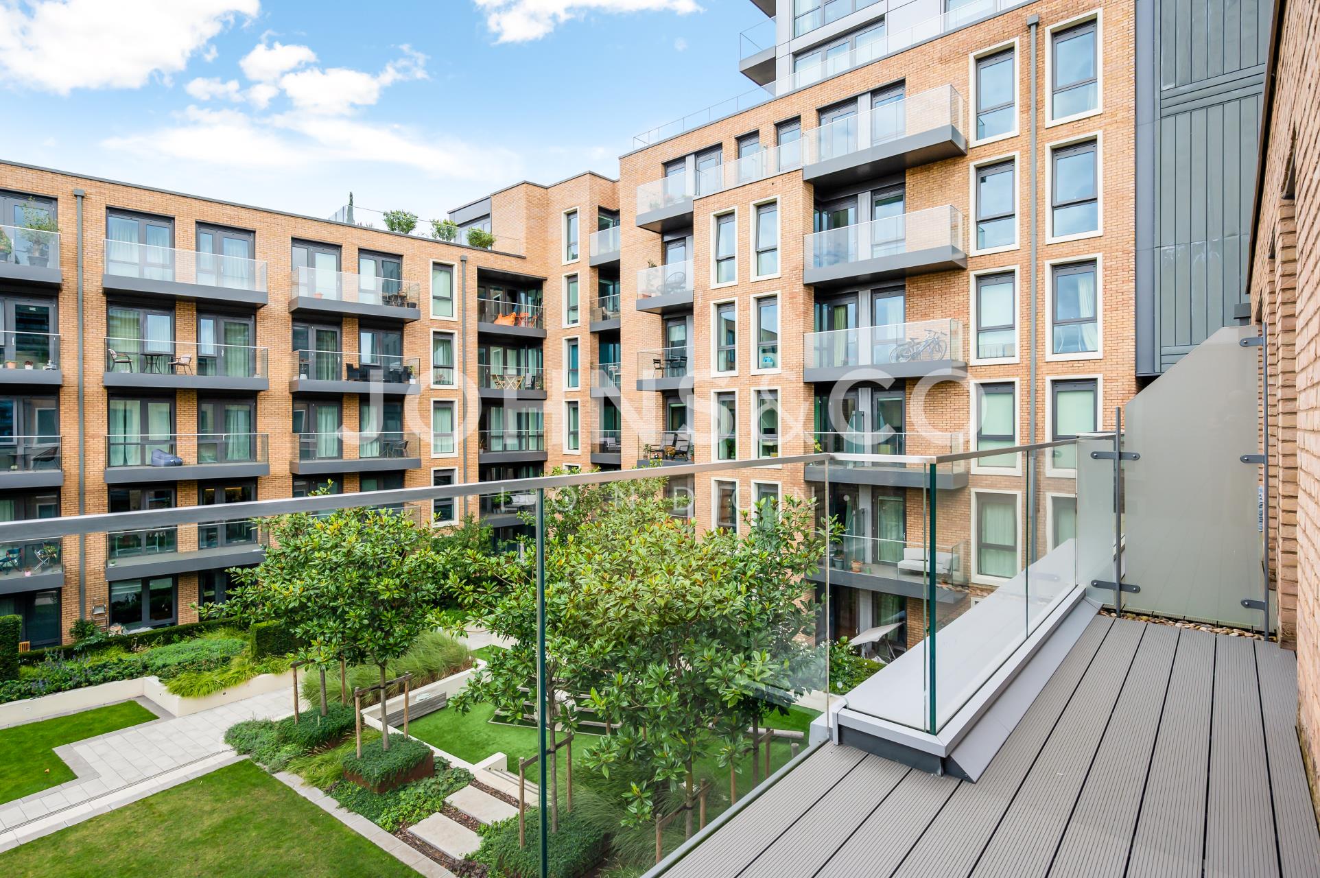 Flat Glenthorne Road in Greater London