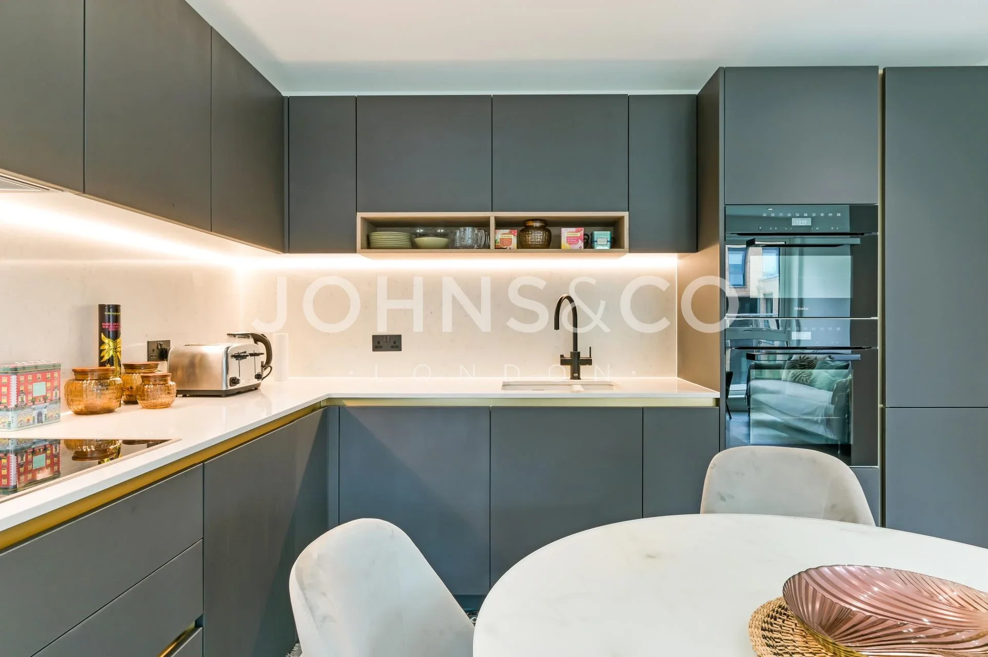 Flat Glenthorne Road in Greater London