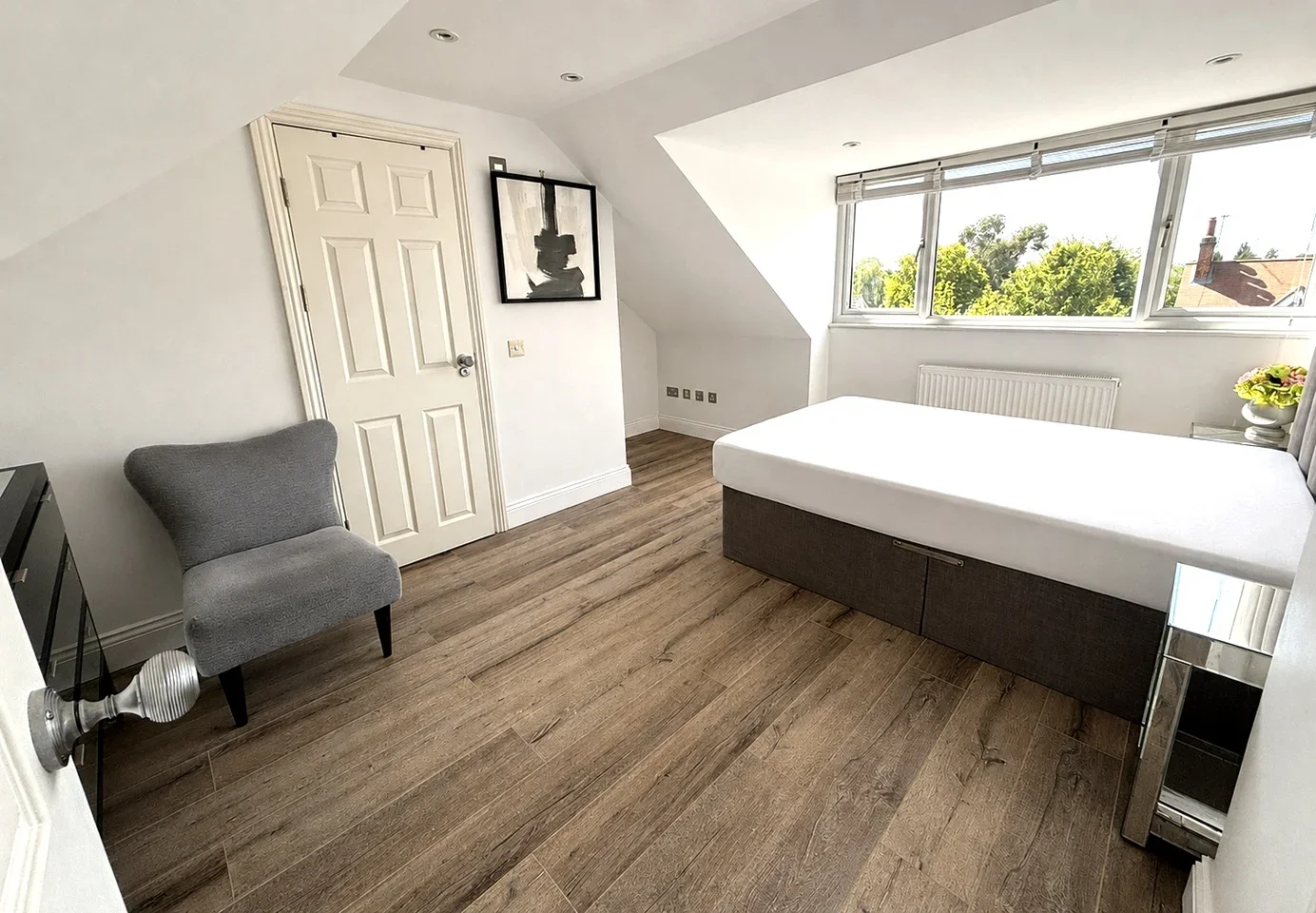 Flat Gloucester Road in Greater London