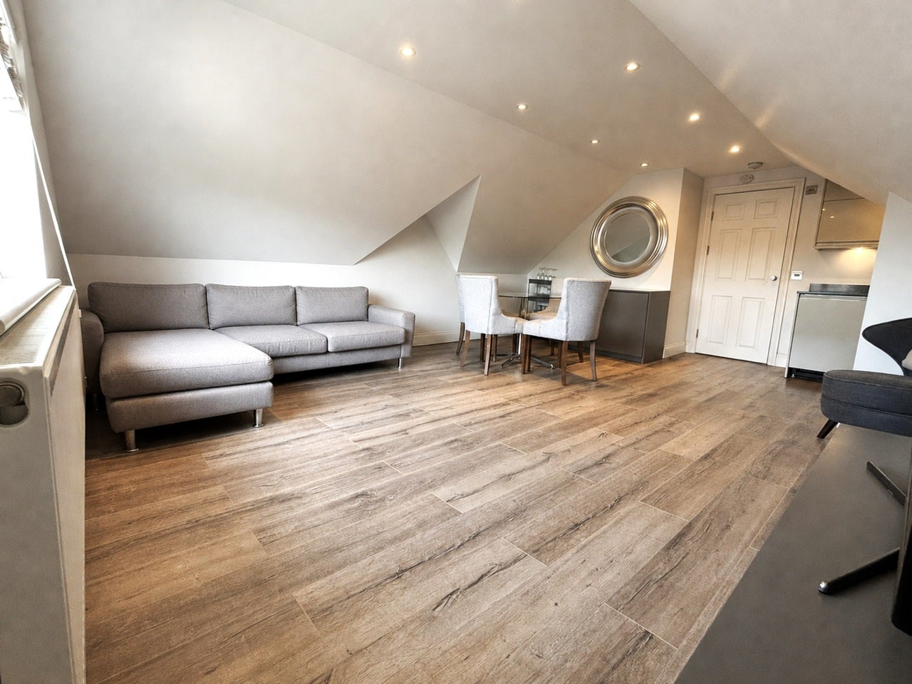 Flat Gloucester Road in Greater London