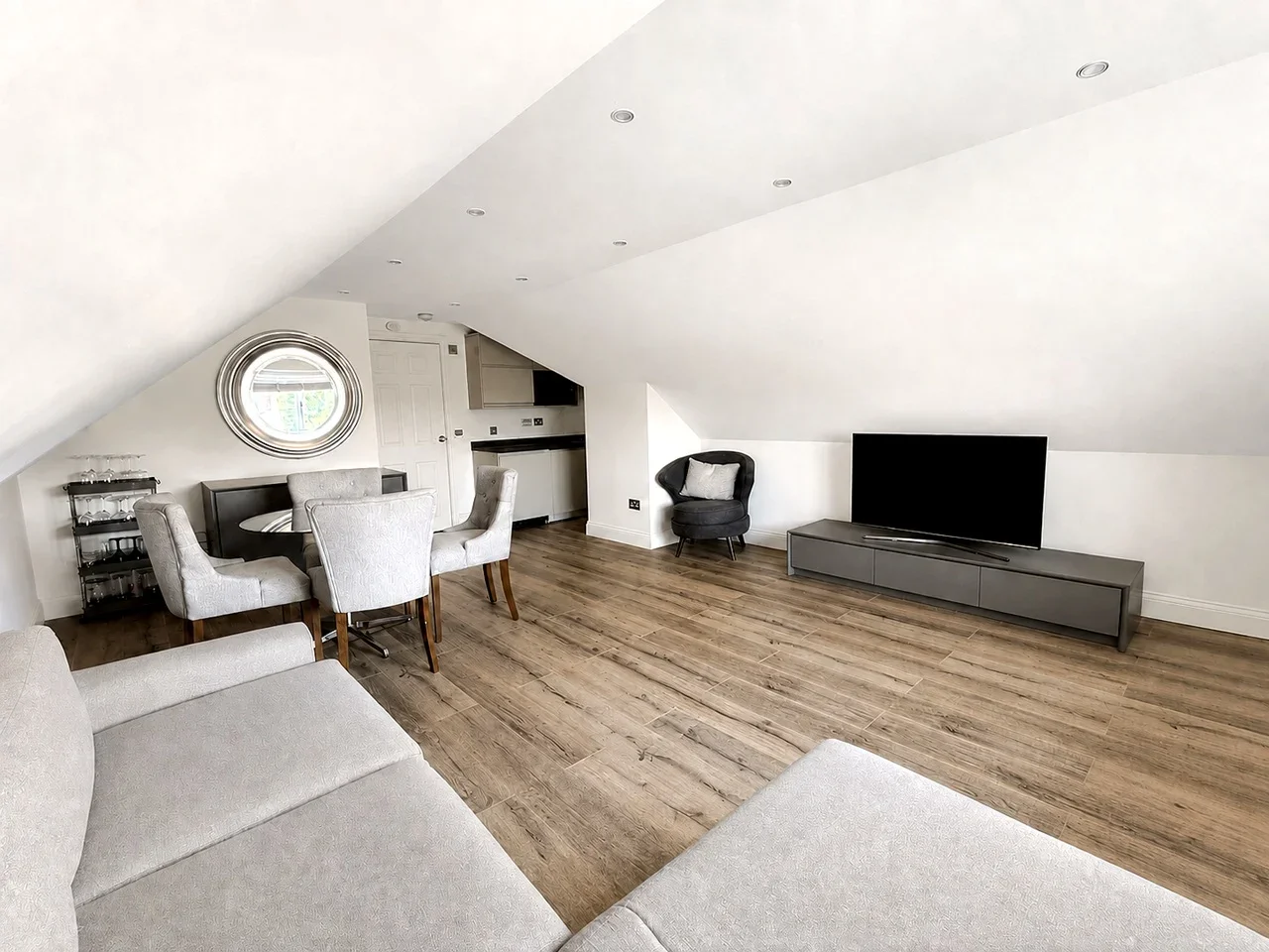 Flat Gloucester Road in Greater London