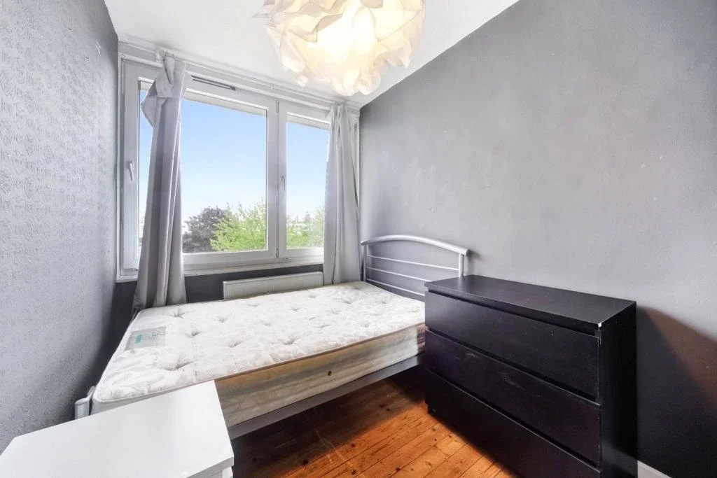 Flat Twyford Street in Greater London