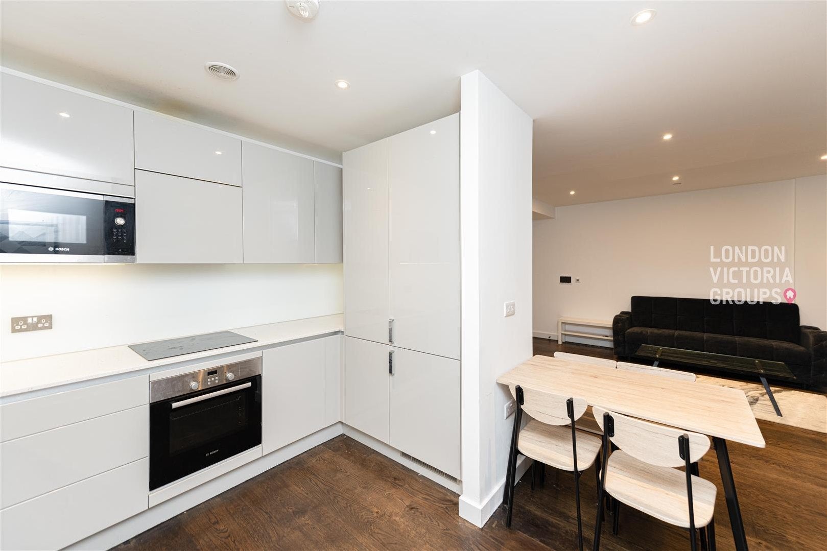 Flat Walworth Square in Greater London