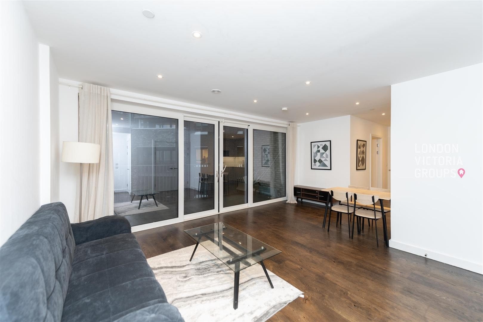 Flat Walworth Square in Greater London