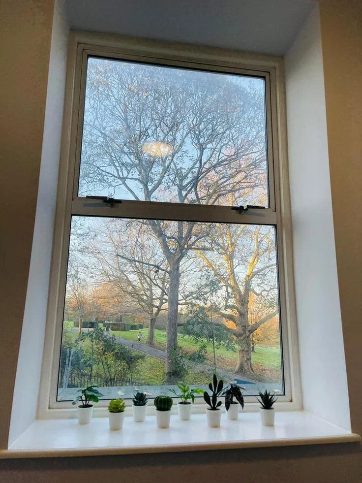 Flat Hawkwood Mount in Greater London