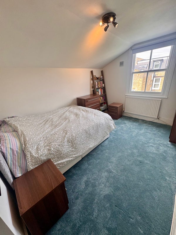 Room Elspeth Road in Greater London