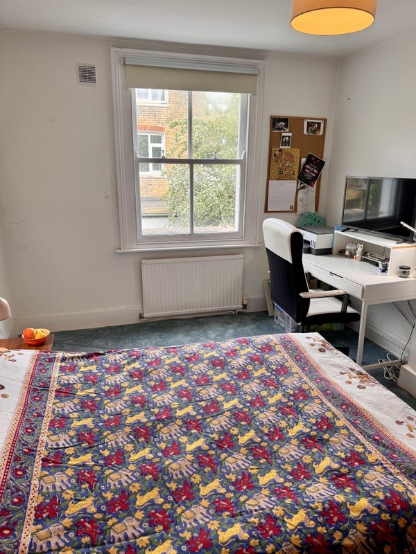Room Elspeth Road in Greater London
