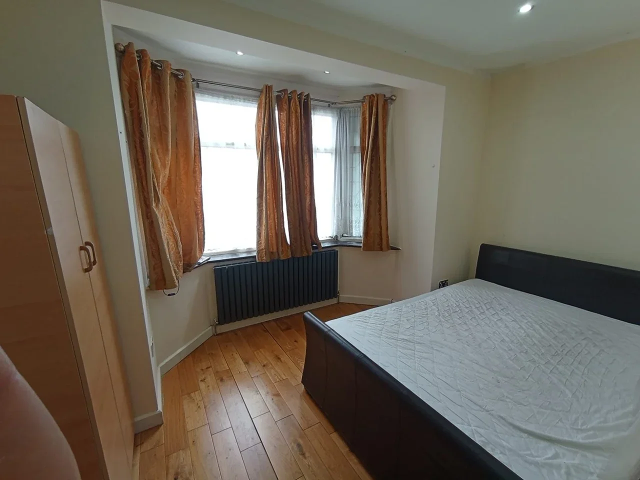 Room Eastern Avenue West in Greater London