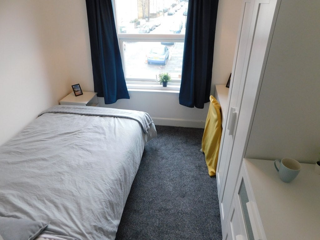 Room Devonshire Road in Southampton